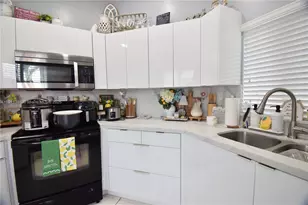 24980 SW 127th Ct, Homestead, FL 33032 - Photo 8