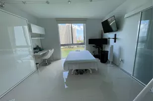 335 S Biscayne Blvd, Miami, FL 33131 - Photo 10