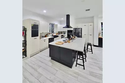 2019 Harbor View Cir, Weston, FL 33327 - Photo 4