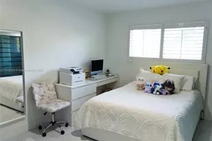 19150 S St Andrews Dr, Hialeah, FL 33015 - Photo 36