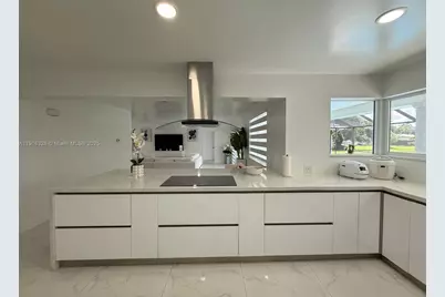 19150 S Saint Andrews Dr, Hialeah, FL 33015 - Photo 34