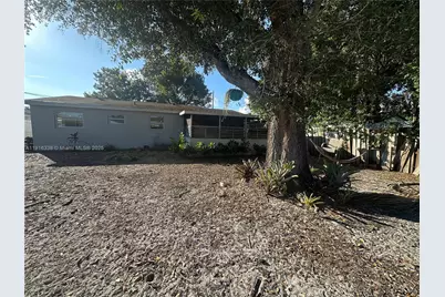2421 N 57th Ter #0, Hollywood, FL 33021 - Photo 32