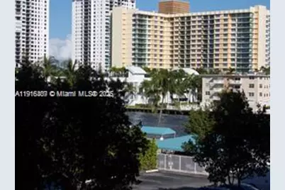 800 Parkview Dr #402, Hallandale Beach, FL 33009 - Photo 12