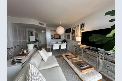 900 SW 8th St #1010, Miami, FL 33130 - Photo 8