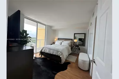 900 SW 8th St #1010, Miami, FL 33130 - Photo 10