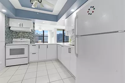 1000 Parkview Dr #518, Hallandale Beach, FL 33009 - Photo 12