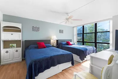 1000 Parkview Dr #518, Hallandale Beach, FL 33009 - Photo 8