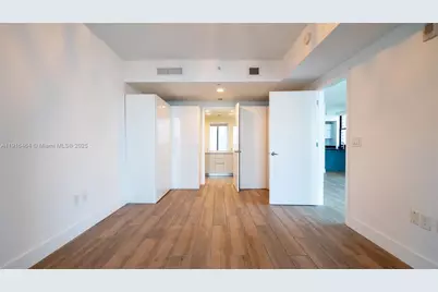 1010 Brickell Ave #2201, Miami, FL 33131 - Photo 14
