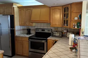 800 NE 195th St, Miami, FL 33179 - Photo 6