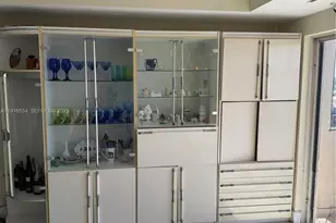 800 NE 195th St, Miami, FL 33179 - Photo 18