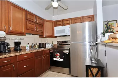 900 SW 11th Ave #15C, Hallandale Beach, FL 33009 - Photo 1
