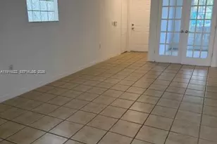 2199 NW 77th Way, Pembroke Pines, FL 33024 - Photo 4