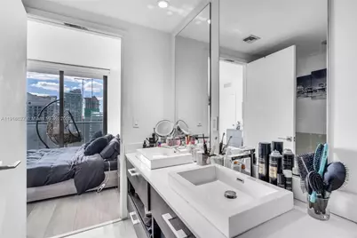 55 SW 9th St #3703, Miami, FL 33130 - Photo 18