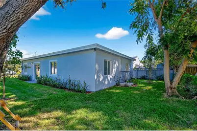 1346 NW 44th St, Miami, FL 33142 - Photo 10