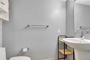 41 SE 5th St, Miami, FL 33131 - Photo 18