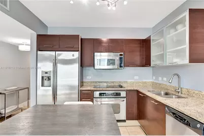 41 SE 5th St #1212, Miami, FL 33131 - Photo 16