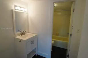 1351 NE Miami Gardens Dr, Miami, FL 33179 - Photo 8