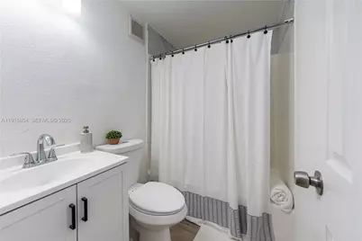 1164 NW 45th Ave, Lauderhill, FL 33313 - Photo 12