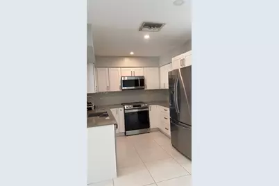 1577 NE 48th Ct, Oakland Park, FL 33334 - Photo 8