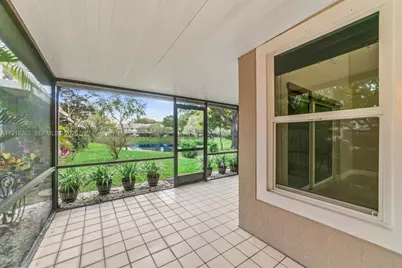 2202 W Discovery Cir W, Deerfield Beach, FL 33442 - Photo 12