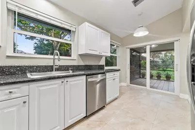 2202 W Discovery Cir W, Deerfield Beach, FL 33442 - Photo 10