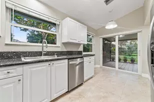 2202 W Discovery Cir W, Deerfield Beach, FL 33442 - Photo 10