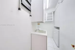 520 Brickell Key Dr, Miami, FL 33131 - Photo 24