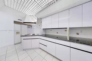 520 Brickell Key Dr, Miami, FL 33131 - Photo 8