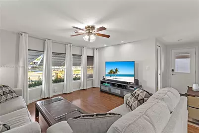 5239 NW 3rd Ave, Deerfield Beach, FL 33064 - Photo 8