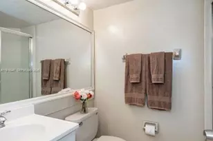 212 Lake Pointe Dr, Oakland Park, FL 33309 - Photo 16