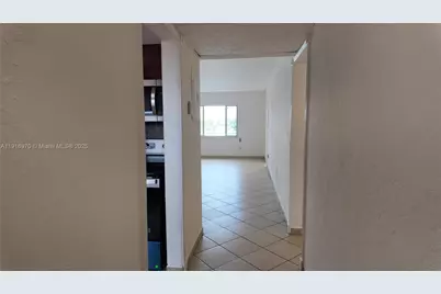 18900 NE 3rd Ct #528-5, Miami, FL 33179 - Photo 4