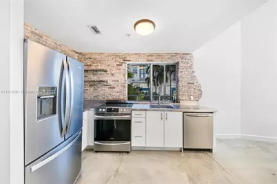 7700 Collins Ave #2, Miami Beach, FL 33141 - Photo 38