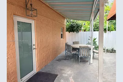 1560 NW 25th Ave #3, Miami, FL 33125 - Photo 2