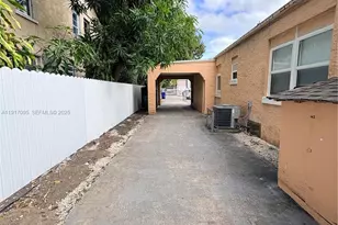 1560 NW 25th Ave, Miami, FL 33125 - Photo 16