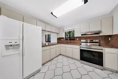 202 NW 60th Ave, Miami, FL 33126 - Photo 16