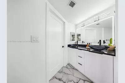 1750 N Bayshore Dr #4302, Miami, FL 33132 - Photo 6