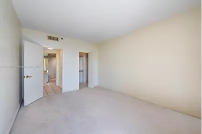 20281 E Country Club Dr #1009, Aventura, FL 33180 - Photo 32