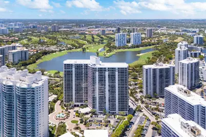 20281 E Country Club Dr #1009, Aventura, FL 33180 - Photo 2