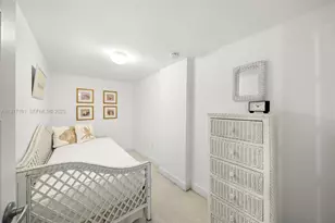 2555 Collins Ave, Miami Beach, FL 33140 - Photo 18