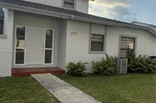 6793 SW 152nd Pl, Miami, FL 33193 - Photo 1