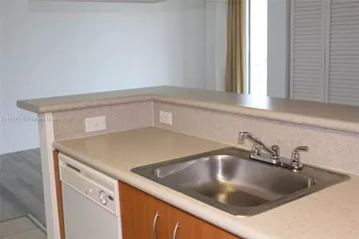 816 NW 11th St #1004, Miami, FL 33136 - Photo 2