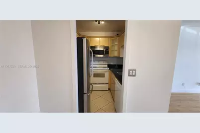 10029 Winding Lake Rd #201, Sunrise, FL 33351 - Photo 6