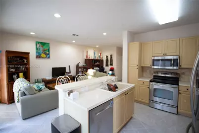 1562 NW 157th Ave, Pembroke Pines, FL 33028 - Photo 10