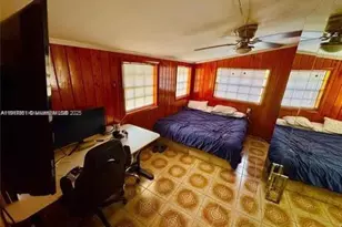 830 SE 7th Pl, Hialeah, FL 33010 - Photo 10