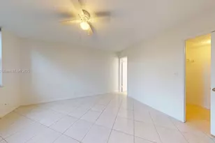 3300 W Rolling Hills Cir, Davie, FL 33328 - Photo 4