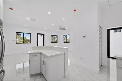 2250 NW 7th Ct, Fort Lauderdale, FL 33311 - Photo 10