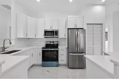 2250 NW 7th Ct, Fort Lauderdale, FL 33311 - Photo 8