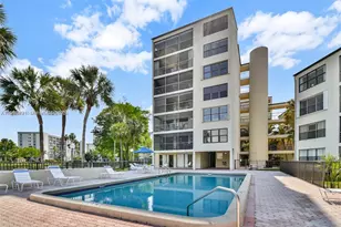 2309 S Cypress Bend Dr, Pompano Beach, FL 33069 - Photo 2