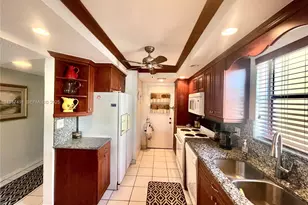 2309 S Cypress Bend Dr, Pompano Beach, FL 33069 - Photo 8