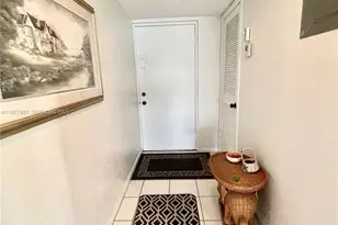 2309 S Cypress Bend Dr, Pompano Beach, FL 33069 - Photo 4